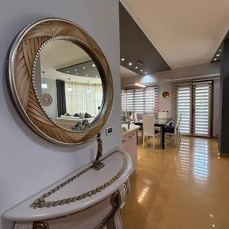 Luxury - Center