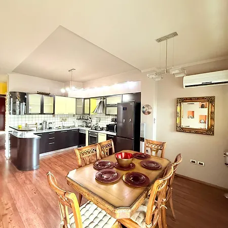 Luxury Free Parking - Center Apartment Tirana