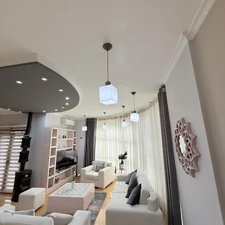 Luxury - Center 아파트