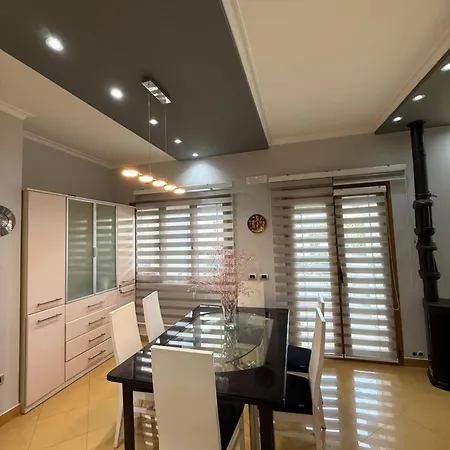 Luxury - Center *