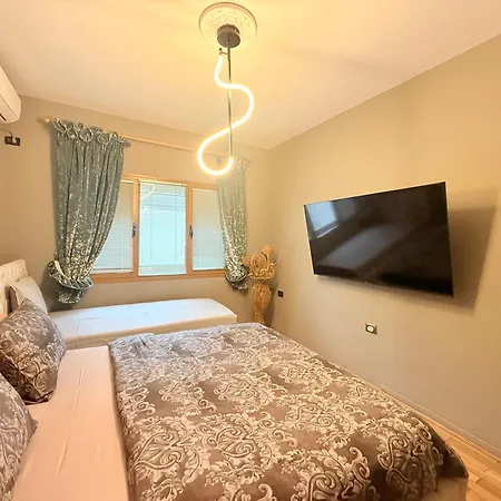 Luxury Free Parking - Center Apartment Tirana