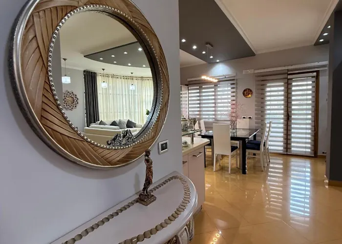 Luxury - Center